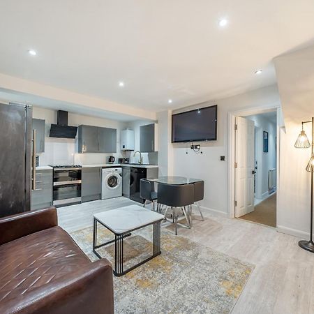Two Bed Home In The Heart Of Egham Exterior foto